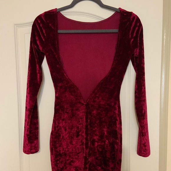 Small burgundy velvet backless Lulus dress - Picture 3 of 16